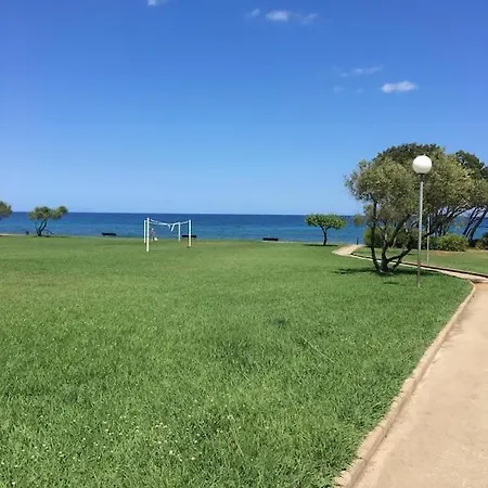 Dans Avec Piscine, Tennis Et Direct A La Plage En Corse Сasa de vacaciones