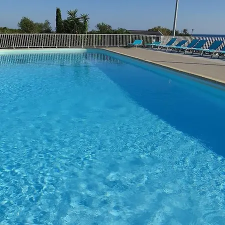 Dans Avec Piscine, Tennis Et Direct A La Plage En Corse